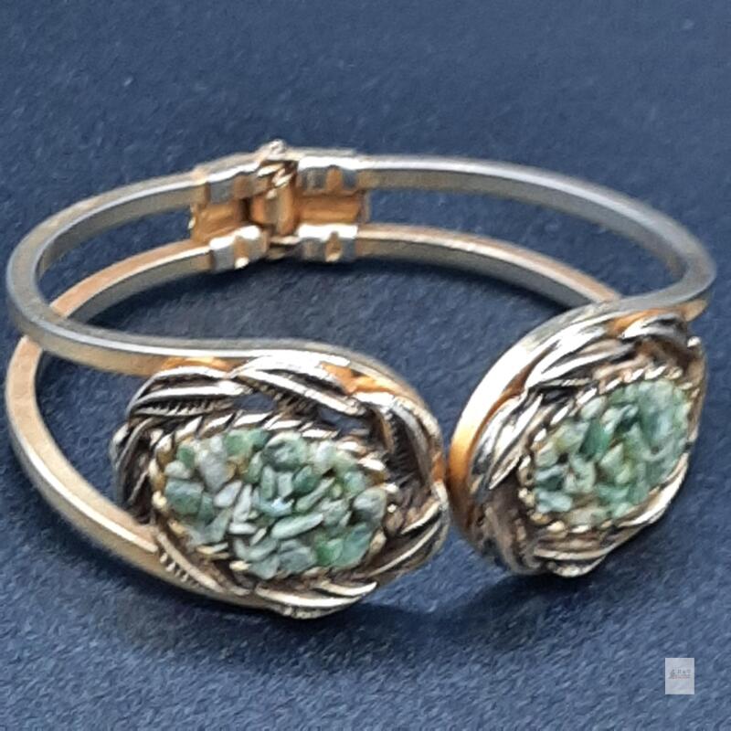 Beautiful Vintage Green Chip-Inlay Hinged Cuff Bracelet