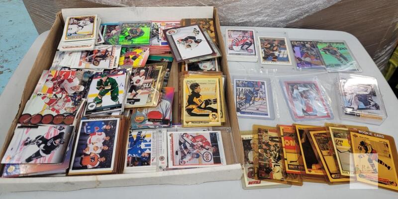 1990 - 1999 NHL Hockey Trading Card Singles . 500+ Trading Cards