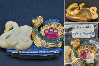 King Ludwig II Swan Boat Souvenir Pendant &ndash; Gold Tone with Floral Detail approx 3"