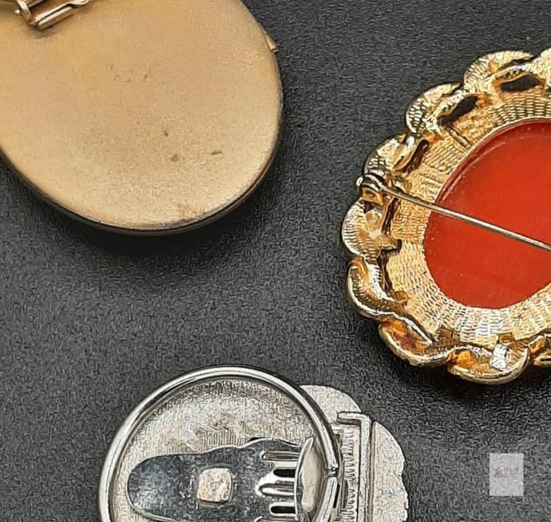 3-Piece Cameo-Style Lot &ndash; Brooch, Scarf Clip & Hinged Case