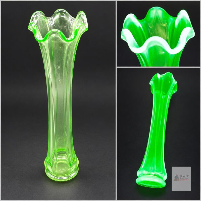 Green Glass Bud Vase with Ruffled Rim &ndash; Glows Under Black Light approx 9.5"