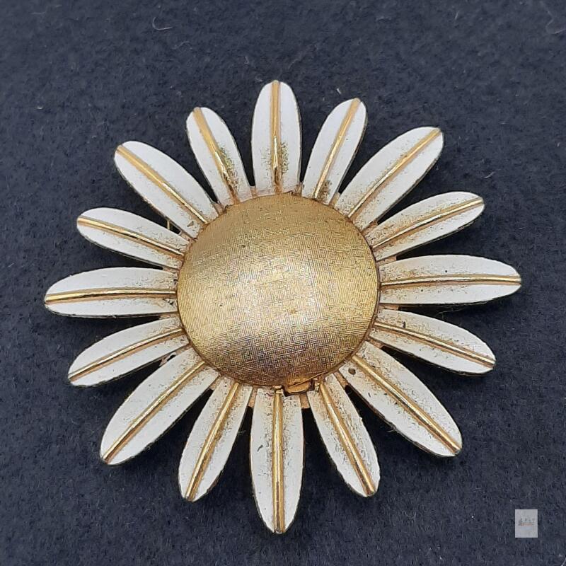 Avon Vintage Daisy Perfume Locket Brooch, Gold-Tone with White Enamel, Circa 1968