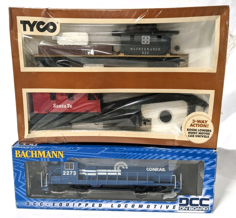 HO Scale Vintage TYCO Operating Crane Car with Boom Tender #932 & Newer Diecast Bachmann GP 35 Diesel Locomotive DCC Equipped Conrail #2273