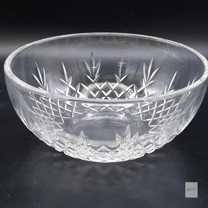 Elegant Cut Glass/Crystal Bowl with Deep Geometric Pattern, 9" Diameter