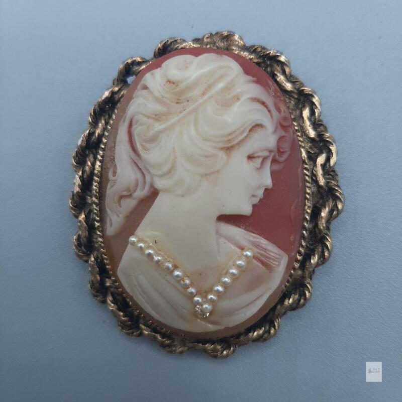 Vintage 1950s-1970s Cameo Brooch/Pendant, Gold-Tone Frame, Woman's Profile