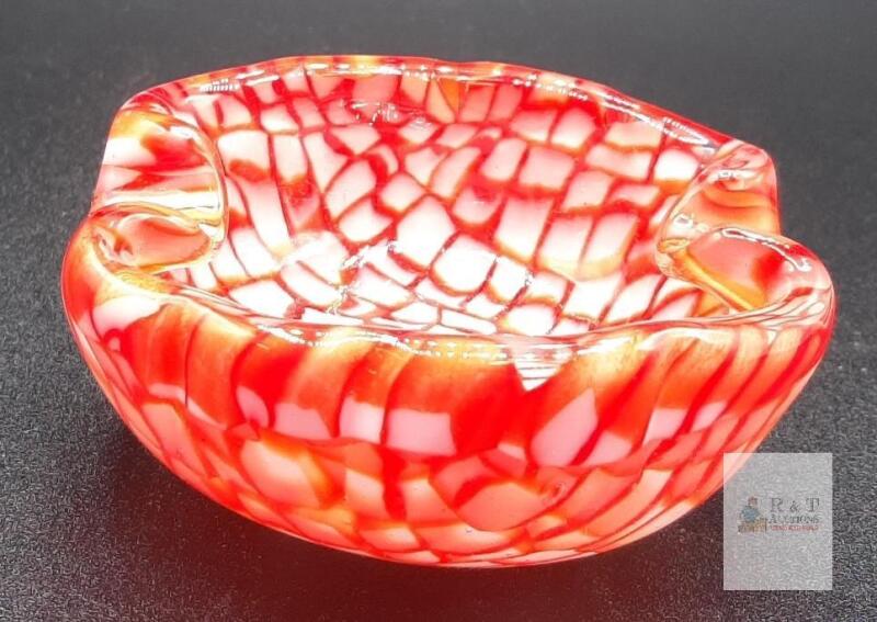 Vintage Murano Art Glass Ashtray &ndash; Red & White Sommerso Design, 3 Notches, 1960s