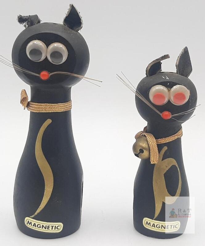 Vintage Enesco Magnetic Black Cat Salt and Pepper Shakers &ndash; 1970s Japan, Wooden with Fabric Accents