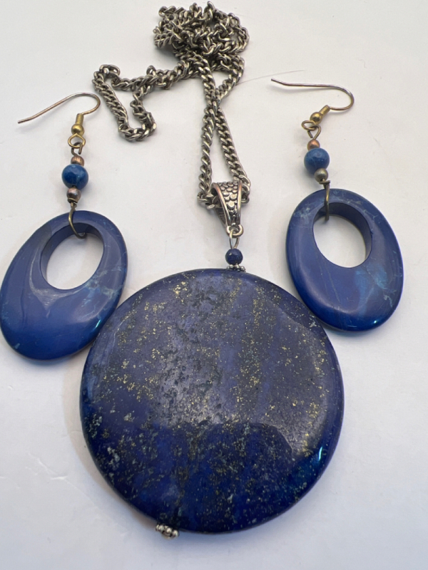 Large Lapis Round Pendant Sturdy chain Intigo oval Hoops