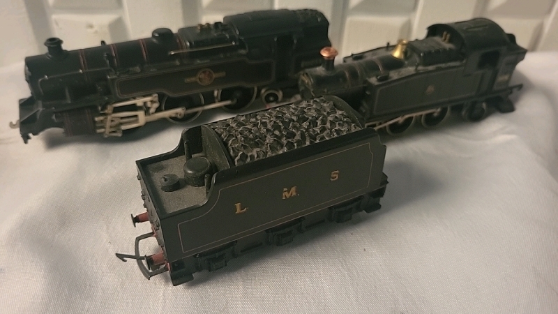 2 Vintage Ho Scale Model Train Engines & 1 Tender