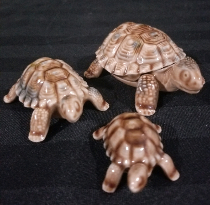 Lot of 3 Wade turtles