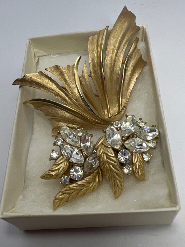 Stunning Signed Crown Trifari Brooch Rhinestone Earrings