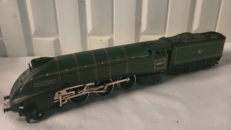 Vintage Hornby HO Scale Model Train Engine & Tender