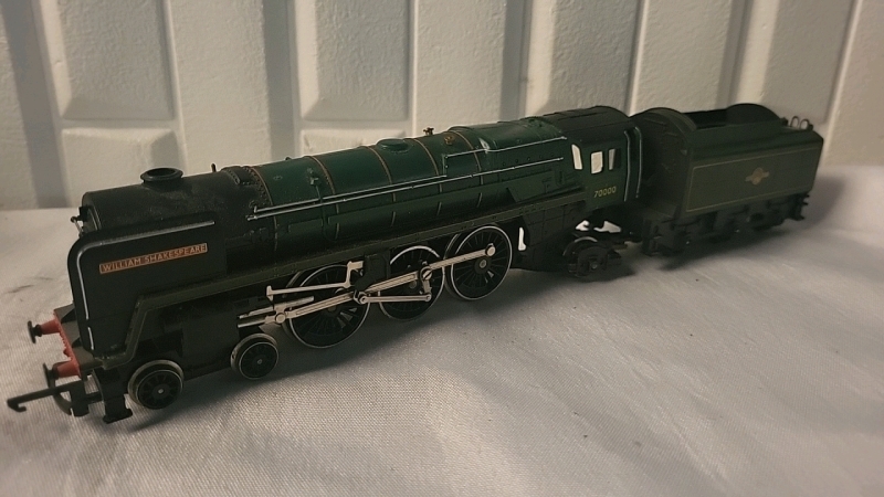 Vintage Hornby HO Scale Model Train Engine & Tender