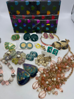 Box with Vintage Jewellery Finds