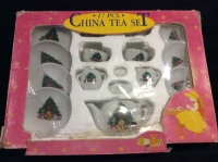 Vintage Child&rsquo;s Ceramic Tea Set Christmas 17 Pieces