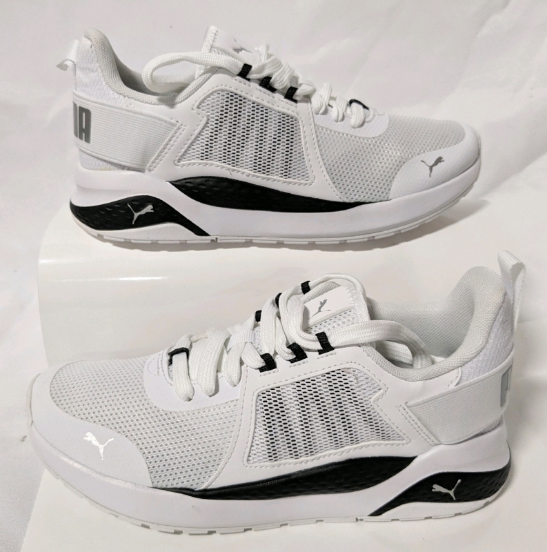New PUMA Women's Anzarun Sneakers (Size 6.5)