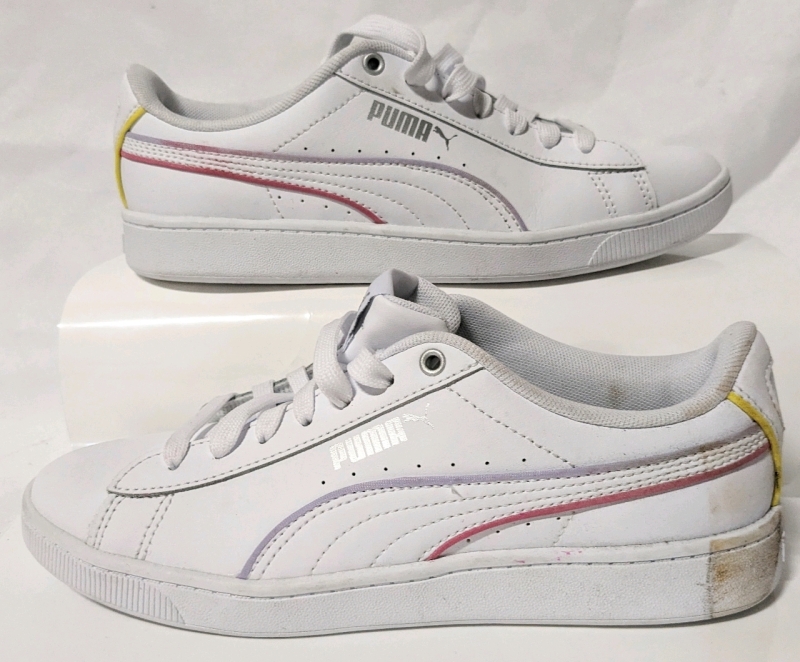 PUMA Women's Vikky V2 Sneakers (Size 6)