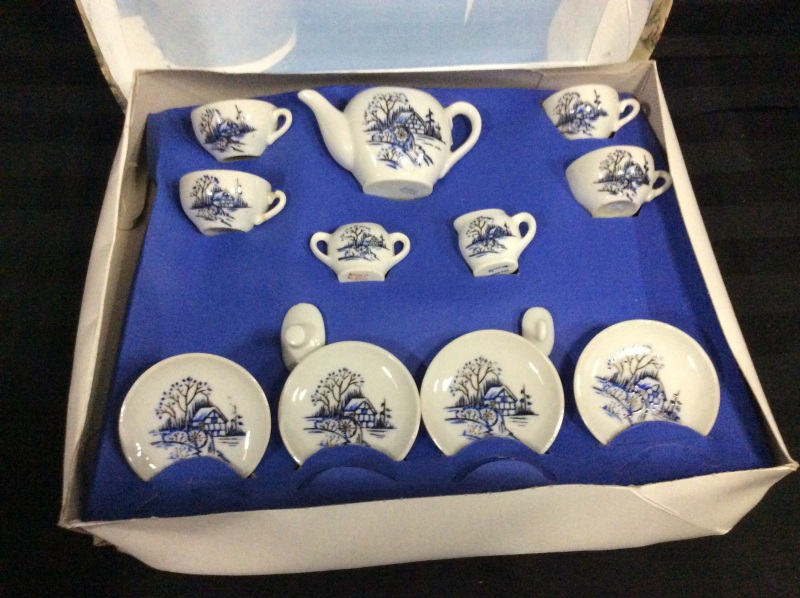Vintage Child&rsquo;s Ceramic Tea Set Blue Mill Japan