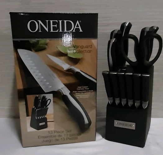 New Oneida 13 Piece Knife Set with Block.