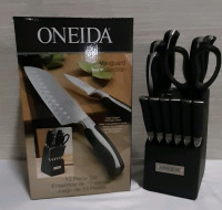 New Oneida 13 Piece Knife Set with Block.