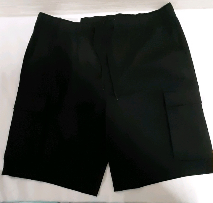 New H&M Men's Cargo Shorts in Black Size L