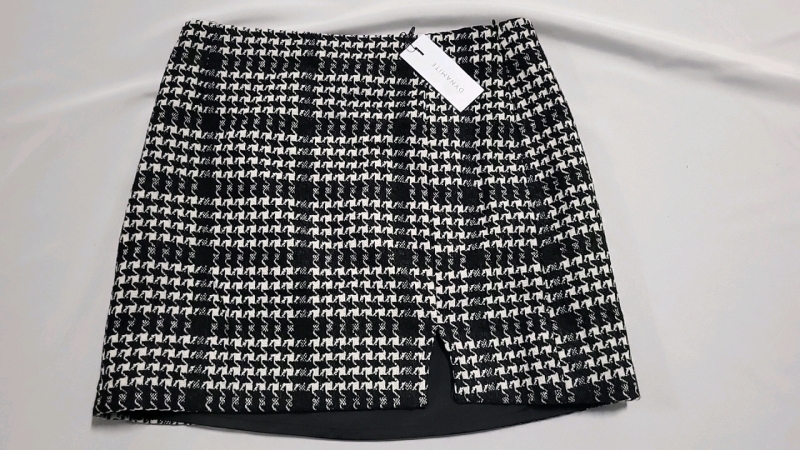 New Dynamite Daphne Skirt - Size Large