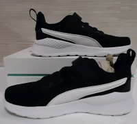 PUMA Children's Anzarun Lite Size 13C. CAN 31 EUR