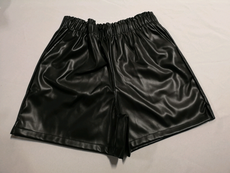 New Women's Shorts sz Large by Noa