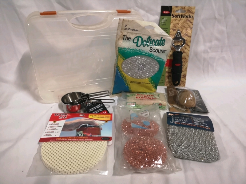 Great Kitchen Lot - New Scrubbers, Measuring Cups +