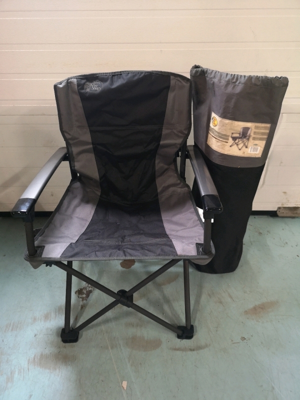 Bass Pro Shop Portable Foldable Outdoor Hard Arm Chair with Case