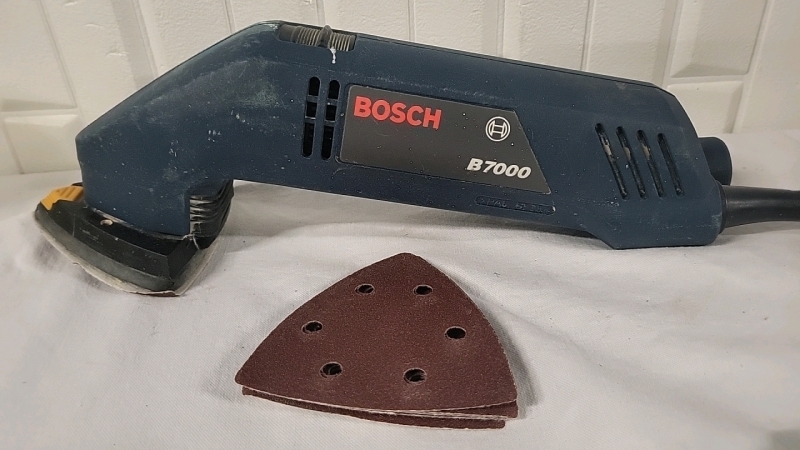 Bosch B7000 Electric Corner Sander & Paper