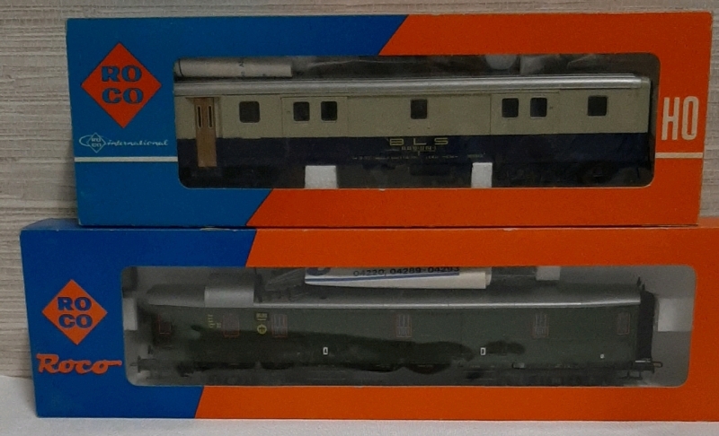 Vintage, 2 Roco HO Series bRailway Cars..One is a Caboose an d the other 2nd Class Passenger Car.