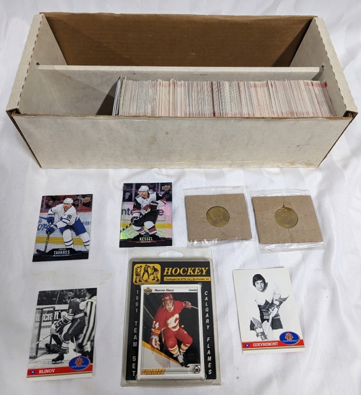 More than 200 Hockey Cards in a 2 Lane Box. With 2 Coins.