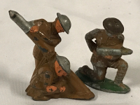 2 Vintage Barclays Lead Soldiers Mortar