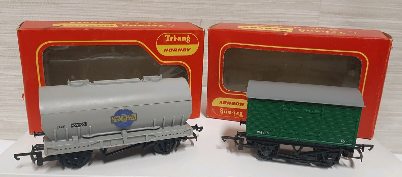 Vintage, 2 Tri-Ang Hornby Railway Cars. HO Scale