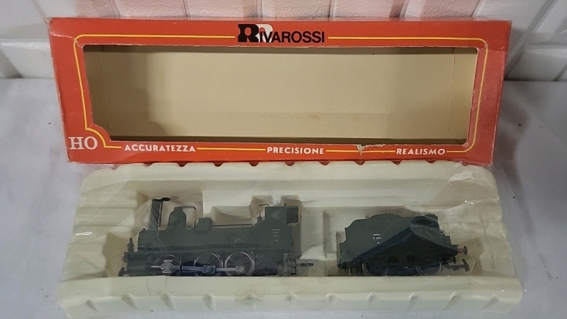 Vintage NOS Rivarossi HO Scale Model Train Engine & Tender