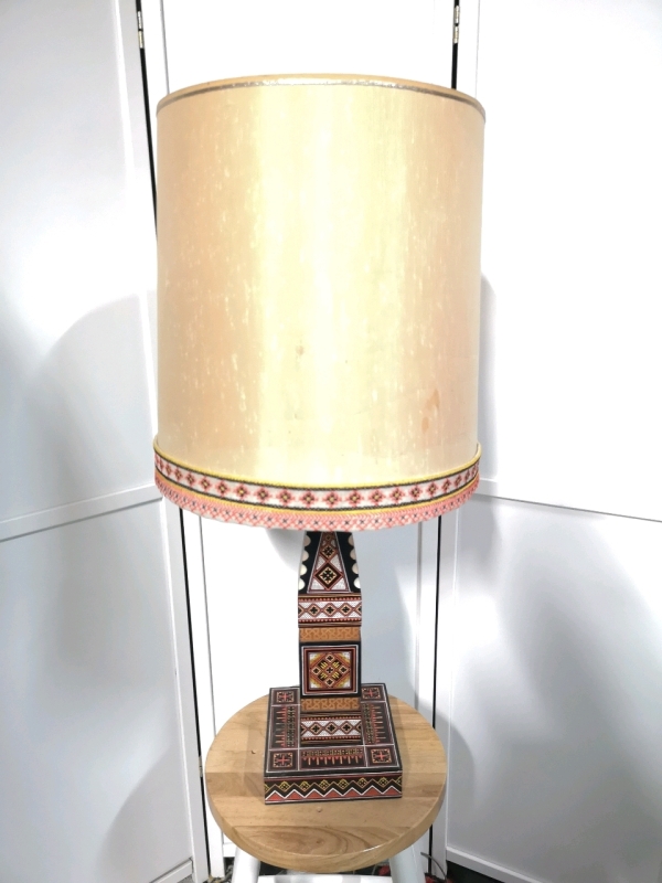 Ukraine Style Wooden Table Lamp - Working