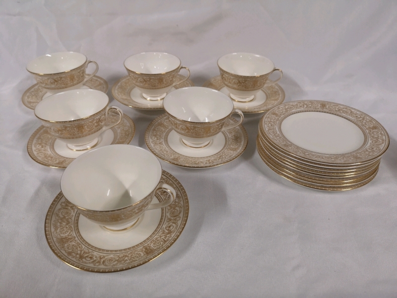 ROYAL DOULTON Teacups & Saucers + Plates - Sovereign