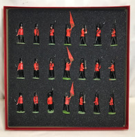 21 Plastic Britains Soldiers of The Coldstream Guards