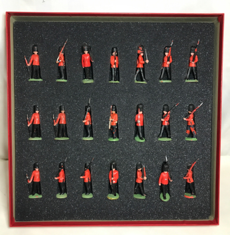 Lot of 21 Britains Plastic Toy Soldiers Coldstream Guards