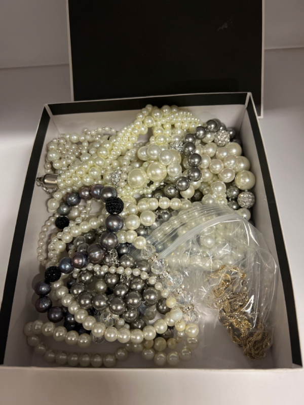 Box with Jewellery unsorted