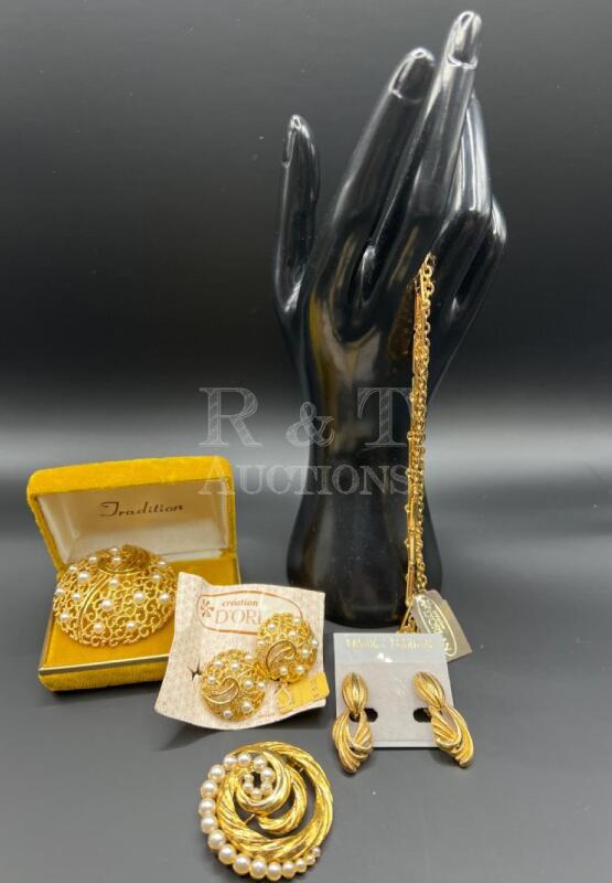 D&rsquo;ORLAN Matching Pearl Brooch + Earrings Set