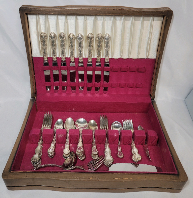 BIRKS Regency Silver Plate Flatware ' LOUIS DE FRANCE ' Pattern . 43 pcs