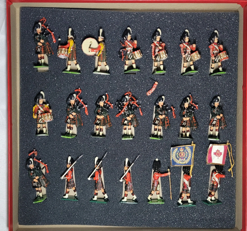 48th Highlanders of Canada Guards Pipes and Drums Toy Soldier Lead Miniatures