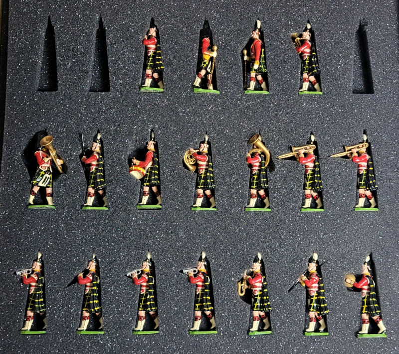 Ducal ' Scotish Highlander Military Band ' Toy Soldier Lead Miniatures , 18pc.