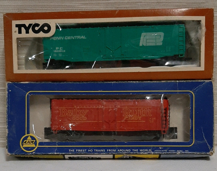 Vintage, 2 HO Gauge Boxcars