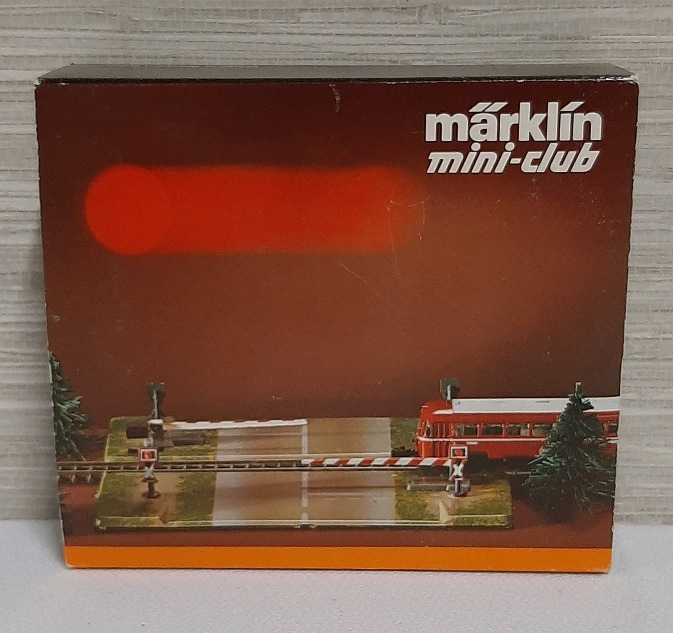 Vintage, Marklin Mini-Club Railway Crossing. Z Scale