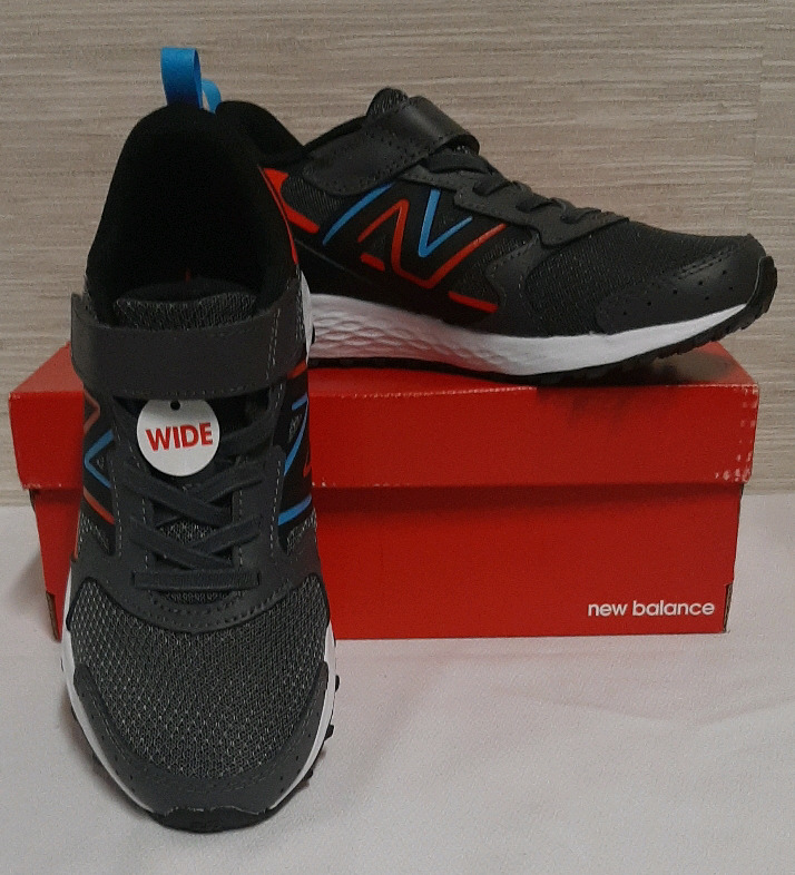 New, Kids Fresh Foam New Balance Sneakers with Bungee Laces. Size 2W CAN 33.5W EUR