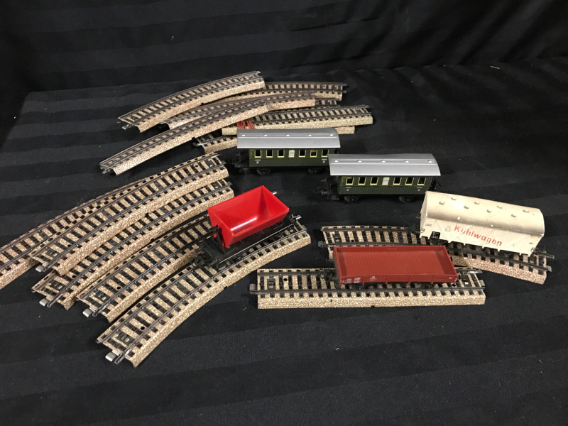 Vintage HO Track & Rolling Stock