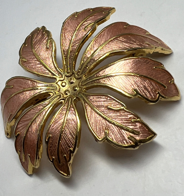 8 Petal Wild Flower Brushed Soft Metallic Pink Vintage Brooch